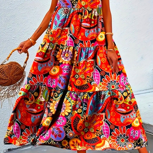 Beautiful bright and bold print tiered midi with a slight V neck. Size large New - Picture 2 of 6